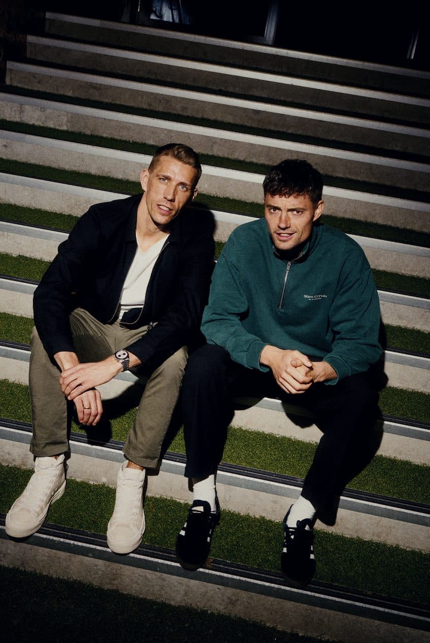 Nils Petersen und Pipo Konrad auf einer Stadiontreppe